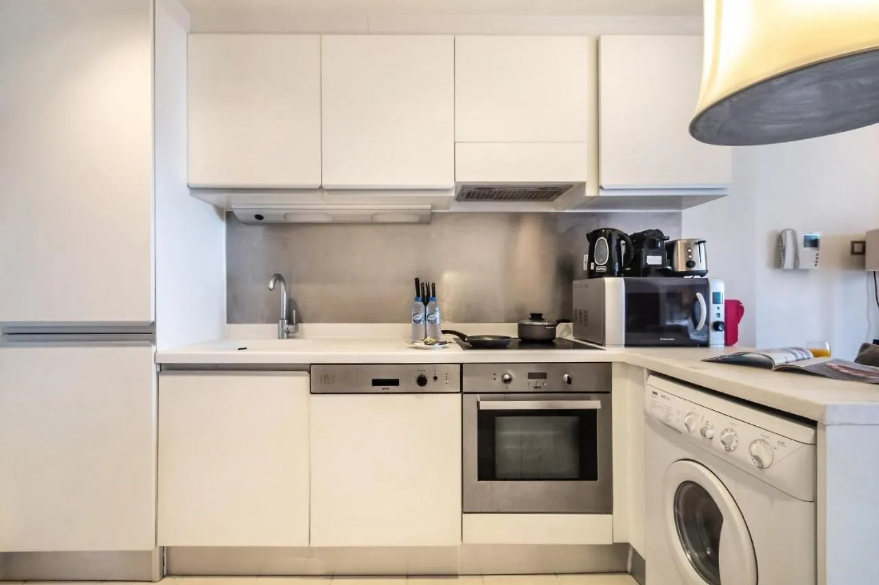 Luxury Studio In Emaar Residence Fashion Avenue 迪拜 公寓